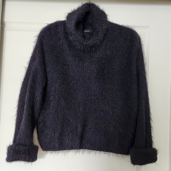 Vero Moda Fuzzy Turtleneck Sweater - Picture 1 of 8